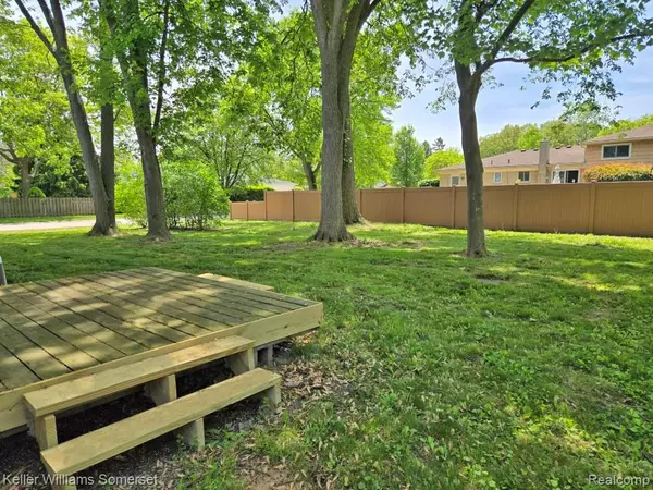 Troy, MI 48085 3955,2684 Coral Drive