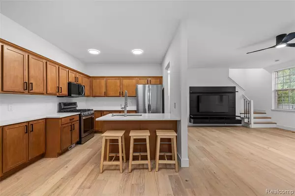 Shelby Twp, MI 48316 5740,56625 Long Island Drive