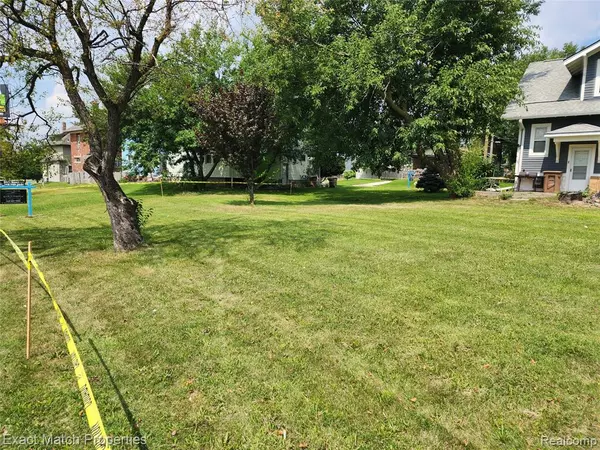 Pontiac, MI 48342 2302,36 Clairmont Place
