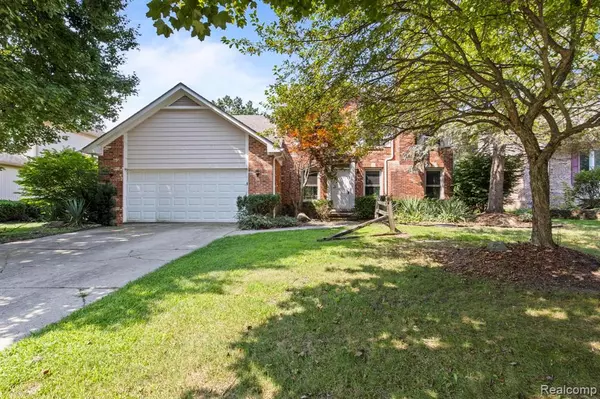 1709 Weyhill Drive, Wixom, MI 48393 1156