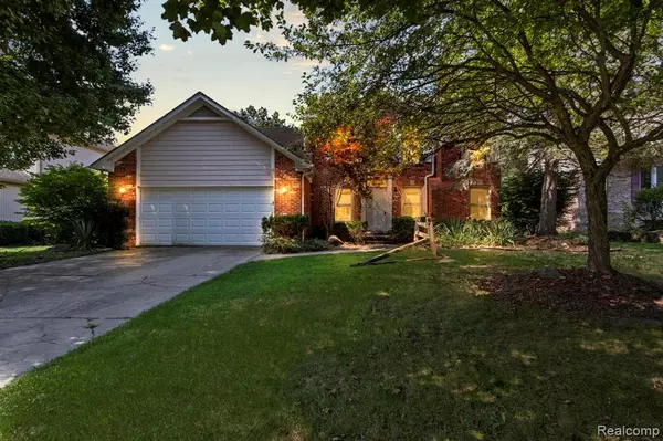 Wixom, MI 48393 1156,1709 Weyhill Drive