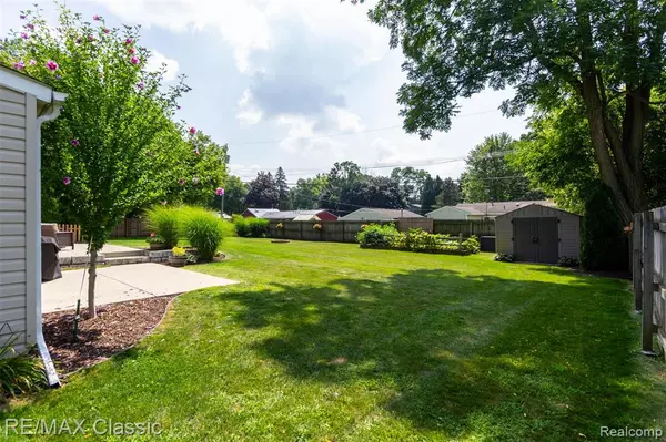 Clarkston, MI 48346 1827,9309 Eagle Hill Drive