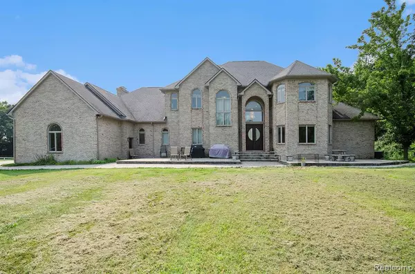 Milford, MI 48380 3002,4196 Kensington Road