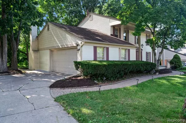 Rochester Hills, MI 48309 3736,2196 Willow Leaf Drive