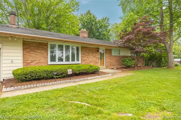 Bloomfield Hills, MI 48301 3203,6695 Lahser Road