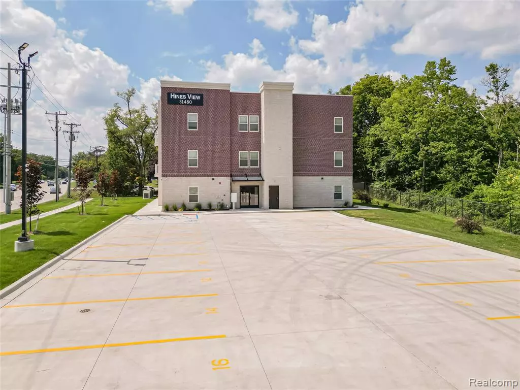 Westland, MI 48185,31480 Warren Road