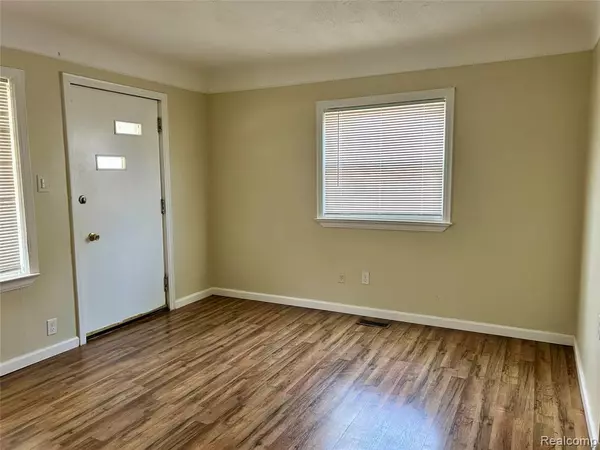 Madison Heights, MI 48071 3888,26466 Couzens Avenue