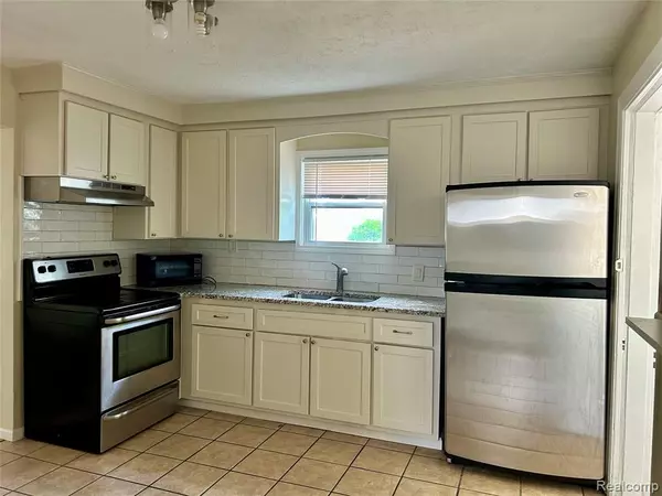 Madison Heights, MI 48071 3888,26466 Couzens Avenue