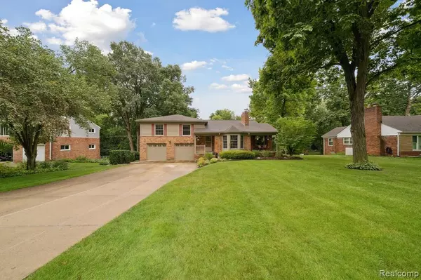 Bloomfield Hills, MI 48302 0365,425 Kendry Avenue