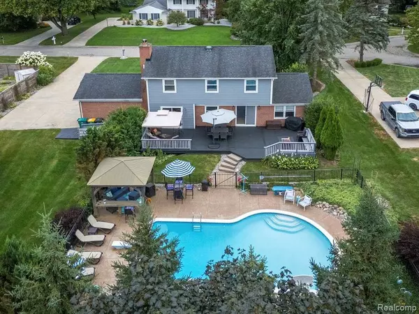 Rochester, MI 48306 2706,153 Aintree Road