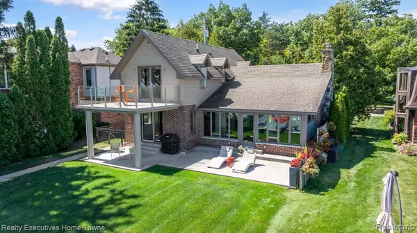 8296 Lakeshore Road, Fort Gratiot, MI 48059 1324