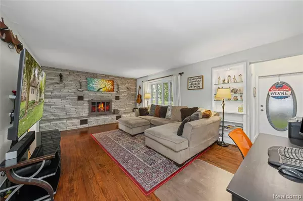 Novi, MI 48377 1316,149 N Haven Street