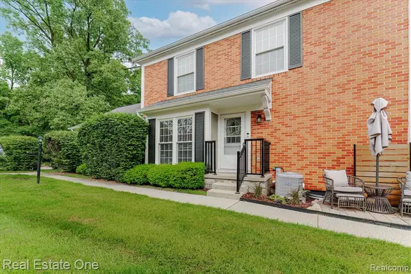 Rochester, MI 48306,1106 Kings Cove Drive