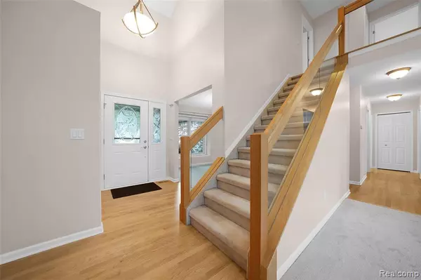 Waterford, MI 48327 2917,5729 Windspirit Court