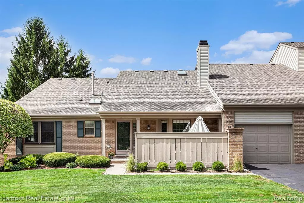 Farmington Hills, MI 48331 2871,29335 Regents Pointe