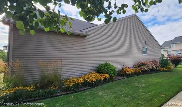 Howell, MI 48843 8211,4157 Pepper Tree Lane