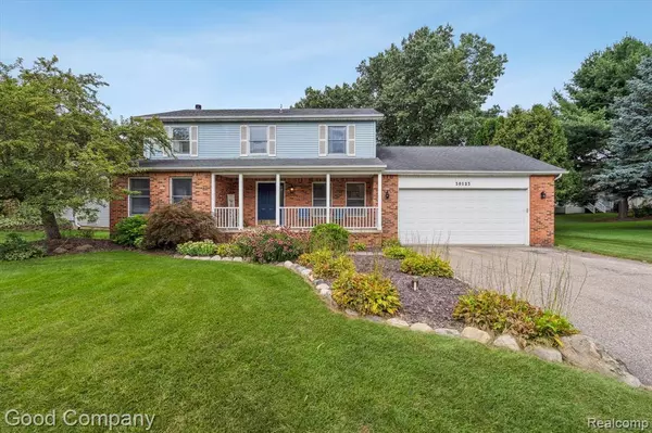 New Hudson, MI 48165 9679,30123 Lamplighter Court