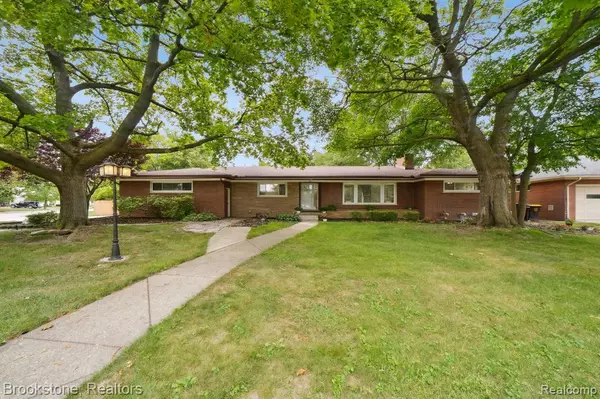 Trenton, MI 48183 2512,2211 Parkside Street