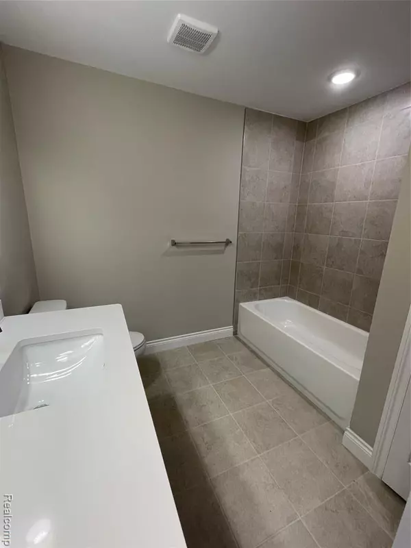 Troy, MI 48085,807 Balmoral Ln