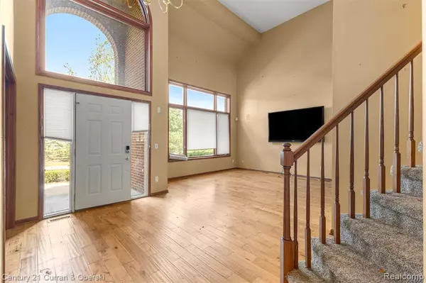 Northville, MI 48168 8454,44067 Greenview Lane