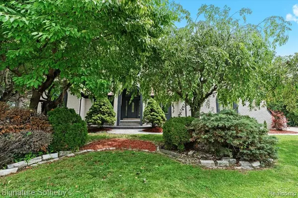 Clinton Township, MI 48038 4183,40526 Woodside Drive