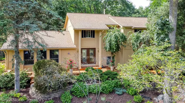 West Bloomfield, MI 48324 2530,3616 Elder Road