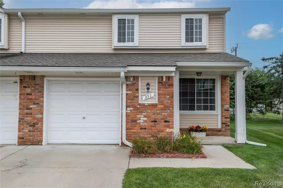 351 Hampton Court, South Lyon, MI 48178 1368