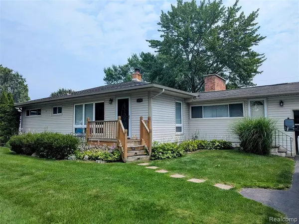 Waterford, MI 48328 1335,1154 Genella Street