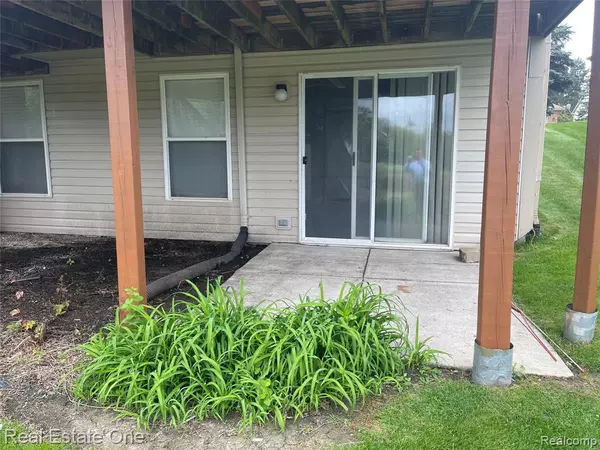Commerce Twp, MI 48390 4508,252 Shore Brook Lane