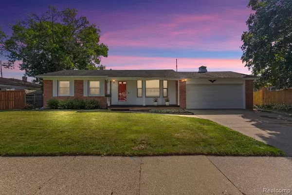 1610 Ravenswood Drive, Lansing, MI 48917 1726