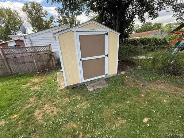 Madison Heights, MI 48071 2607,1598 Dulong Avenue