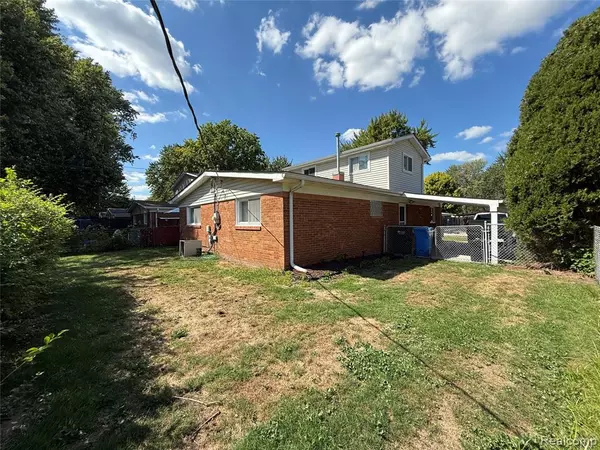 Madison Heights, MI 48071 2607,1598 Dulong Avenue