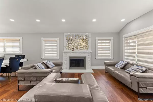 Dearborn Heights, MI 48127 2402,5632 Beaver Street