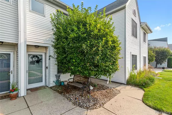 Mount Clemens, MI 48043 1470,48 Rosebud Lane