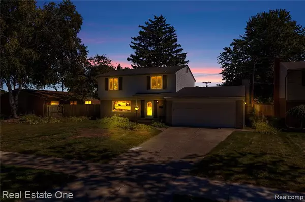 Sterling Heights, MI 48313 2568,41744 Mae Wood Drive