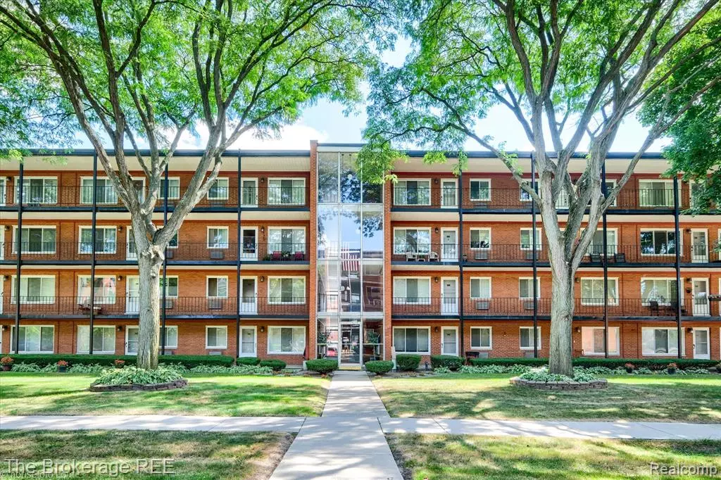 Royal Oak, MI 48073,2915 W 13 Mile Road