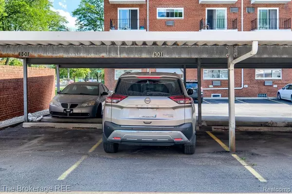 Royal Oak, MI 48073,2915 W 13 Mile Road