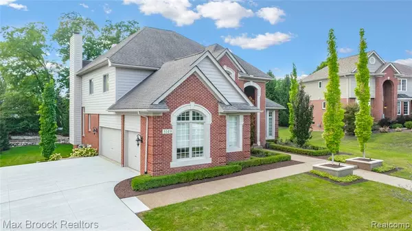 Commerce Twp, MI 48382 1498,5149 Parkgate Drive