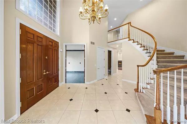 Commerce Twp, MI 48382 1498,5149 Parkgate Drive