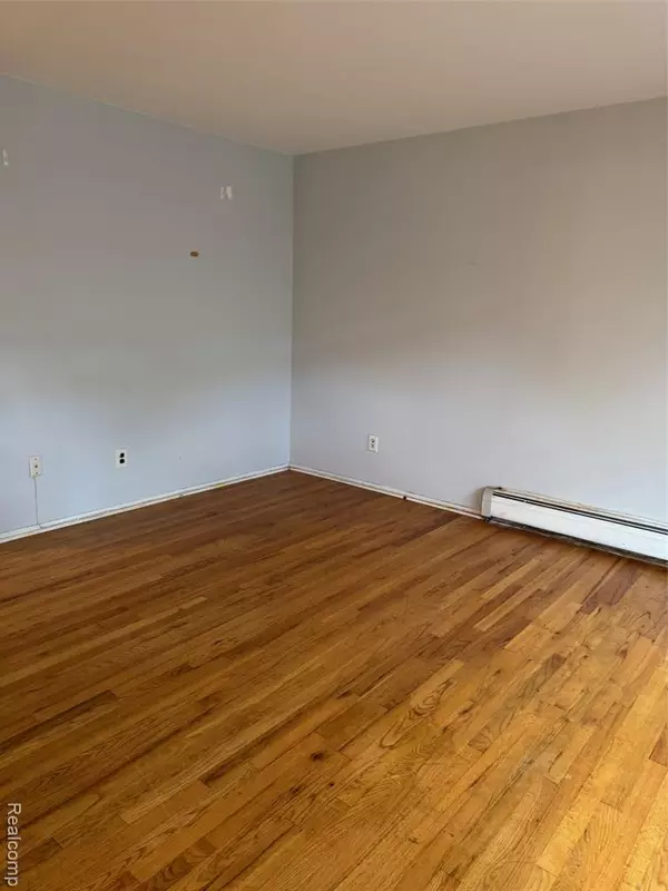Redford, MI 48239,25301 5 Mile rd