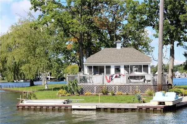 Orion Twp, MI 48362 4204,752 Preston Island