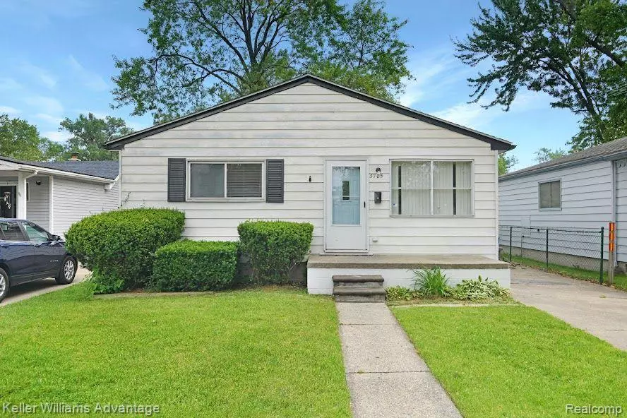 Dearborn Heights, MI 48125 3202,5705 DETROIT Street