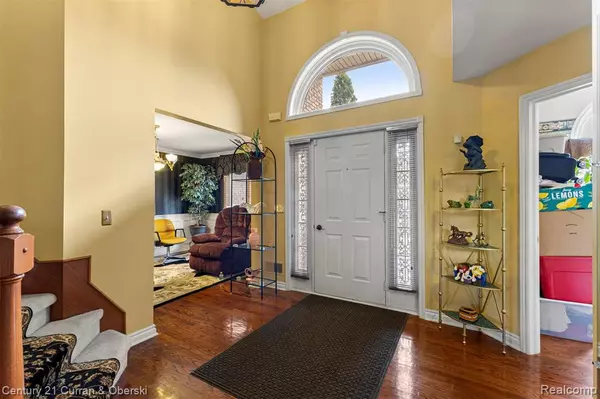 Clinton Township, MI 48038 4975,41985 Dorchester Court