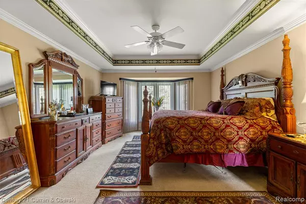 Clinton Township, MI 48038 4975,41985 Dorchester Court