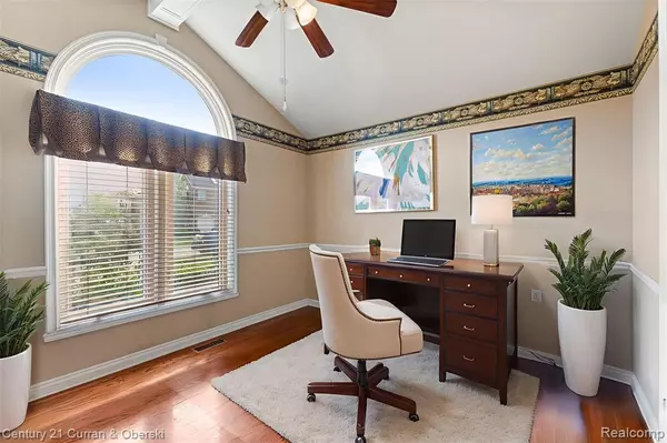 Clinton Township, MI 48038 4975,41985 Dorchester Court