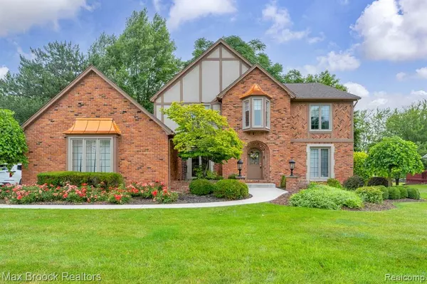 Rochester Hills, MI 48309 1160,404 SHELLBOURNE Drive