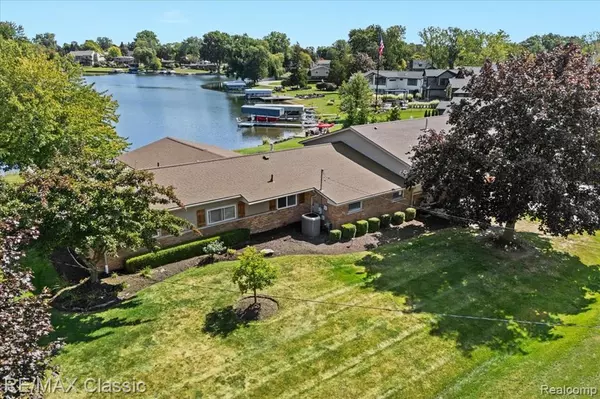4806 Surfwood Drive, Commerce Twp, MI 48382 1342