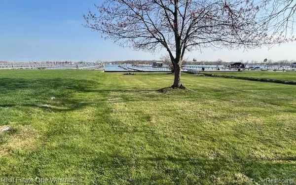 Clay, MI 48001 4364,5109 Pointe Tremble Road