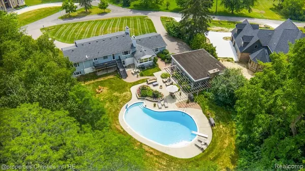 Bloomfield Hills, MI 48302 1408,3060 Chickering Lane