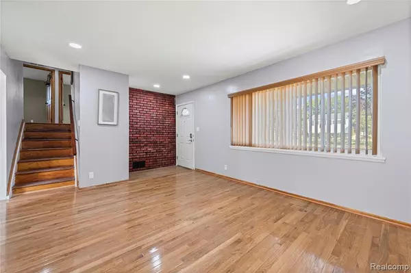 Sterling Heights, MI 48310 5218,2240 Camel Drive